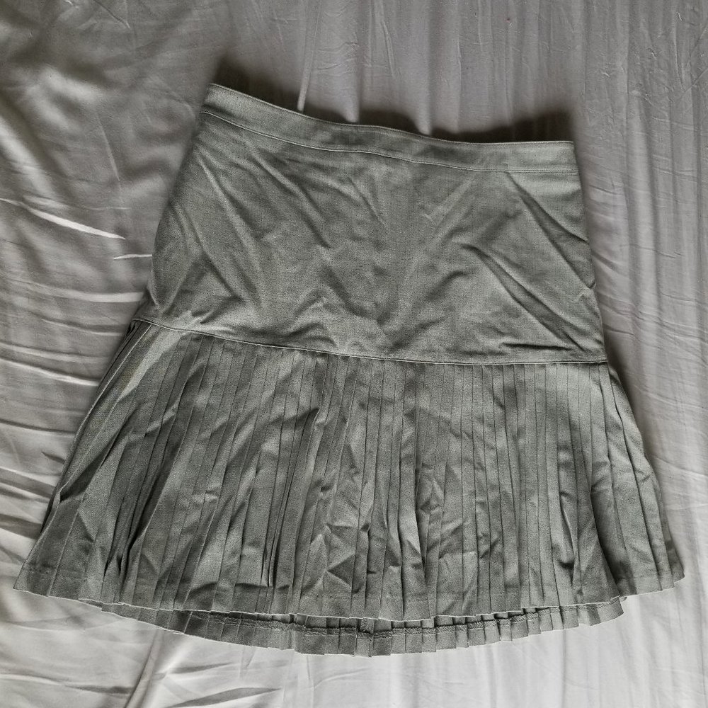 Club Monaco gray accordion mini skirt